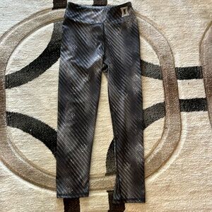 Her Universe athletic crop leggings Marvel Black Widow